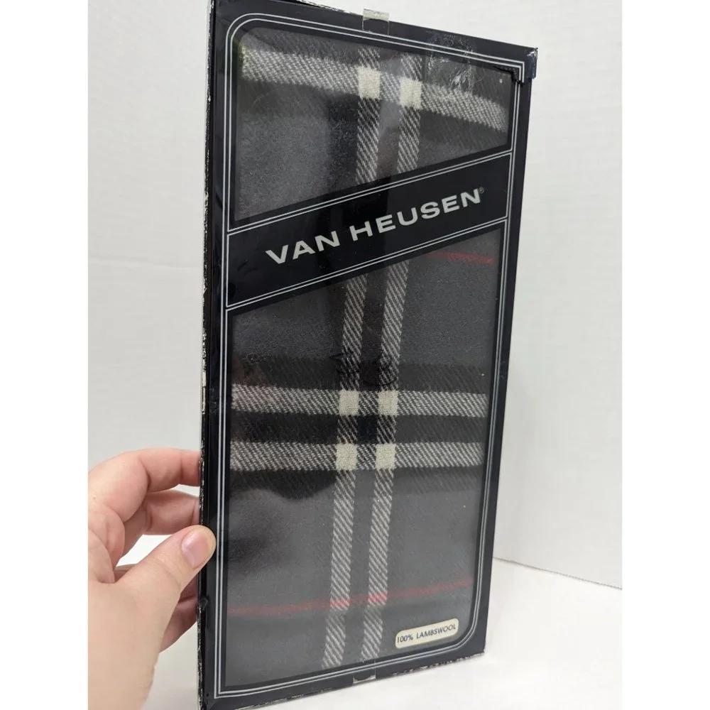 Van Heusen 100%‎ new lambs wool scarf rn 18731 70s 80s gray check fringe w/ box